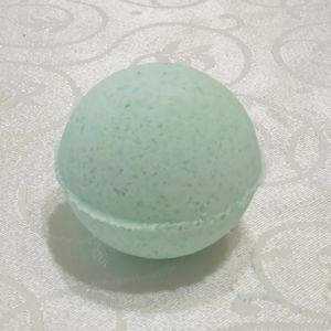 Crisp Green Apple Bath Bomb
